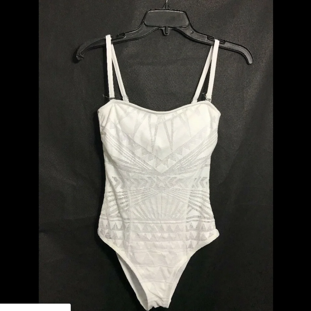 NEW‎ Kenneth Cole New York Deco The Distance One-Piece Swimsuit [SZ Small ]
